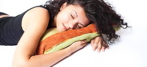 Les femmes auraient besoin de deux fois plus de  sommeil, car elles en font deux fois plus que les hommes ! Et oui...