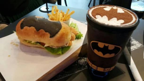 Batman ouvre son café !