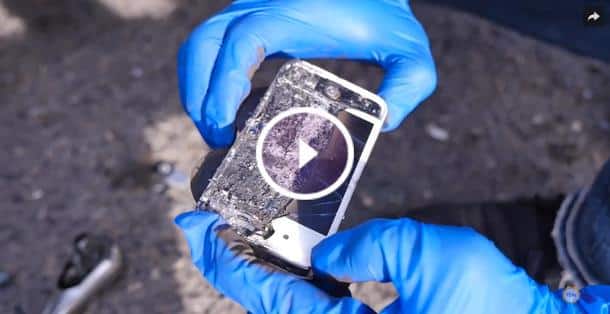 Ils remplacent les plaquettes de freins d'une Porsche
par des iPhones et voil&agrave; le r&eacute;sultat
