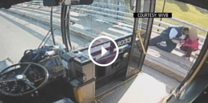Un chauffeur de bus emp&ecirc;che une femme de sauter d'un
pont !