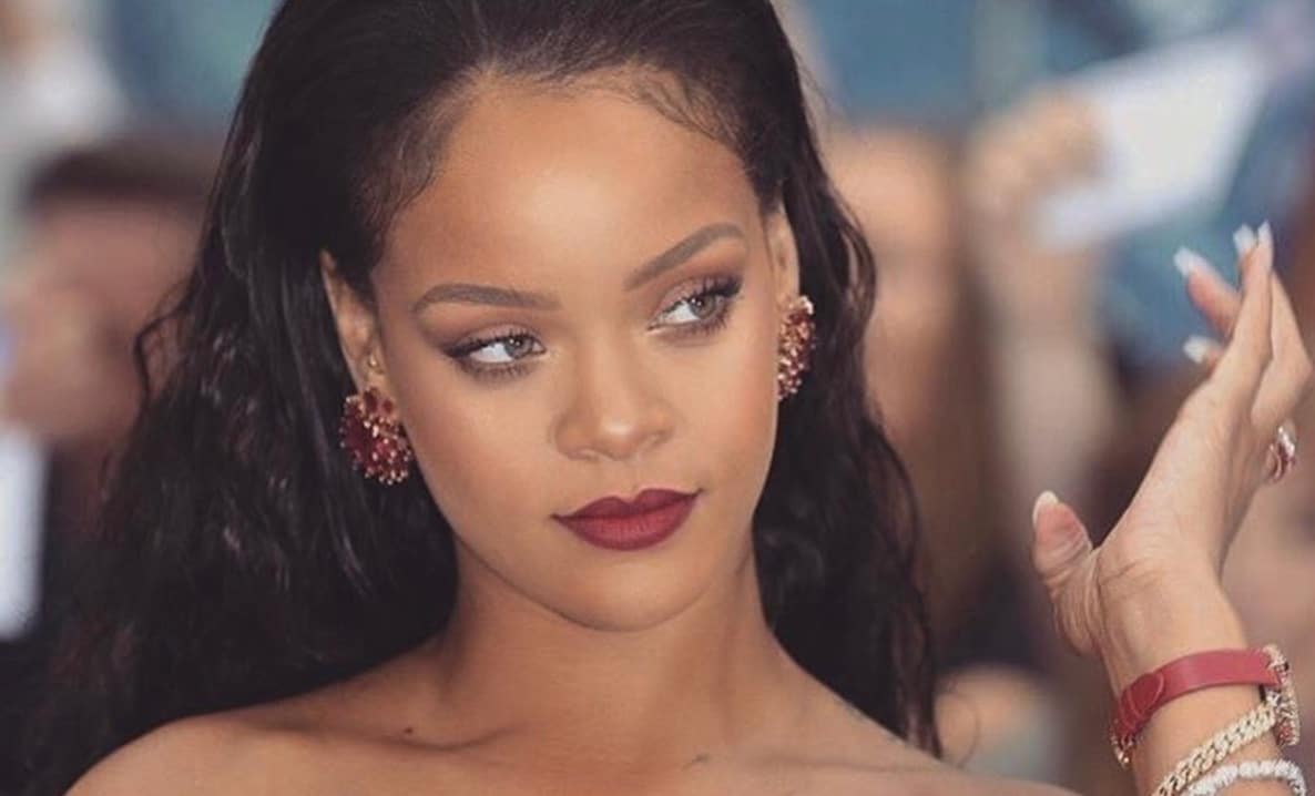 Rihanna dévoile sa nouvelle couleur de cheveux : ses fans sont sous le