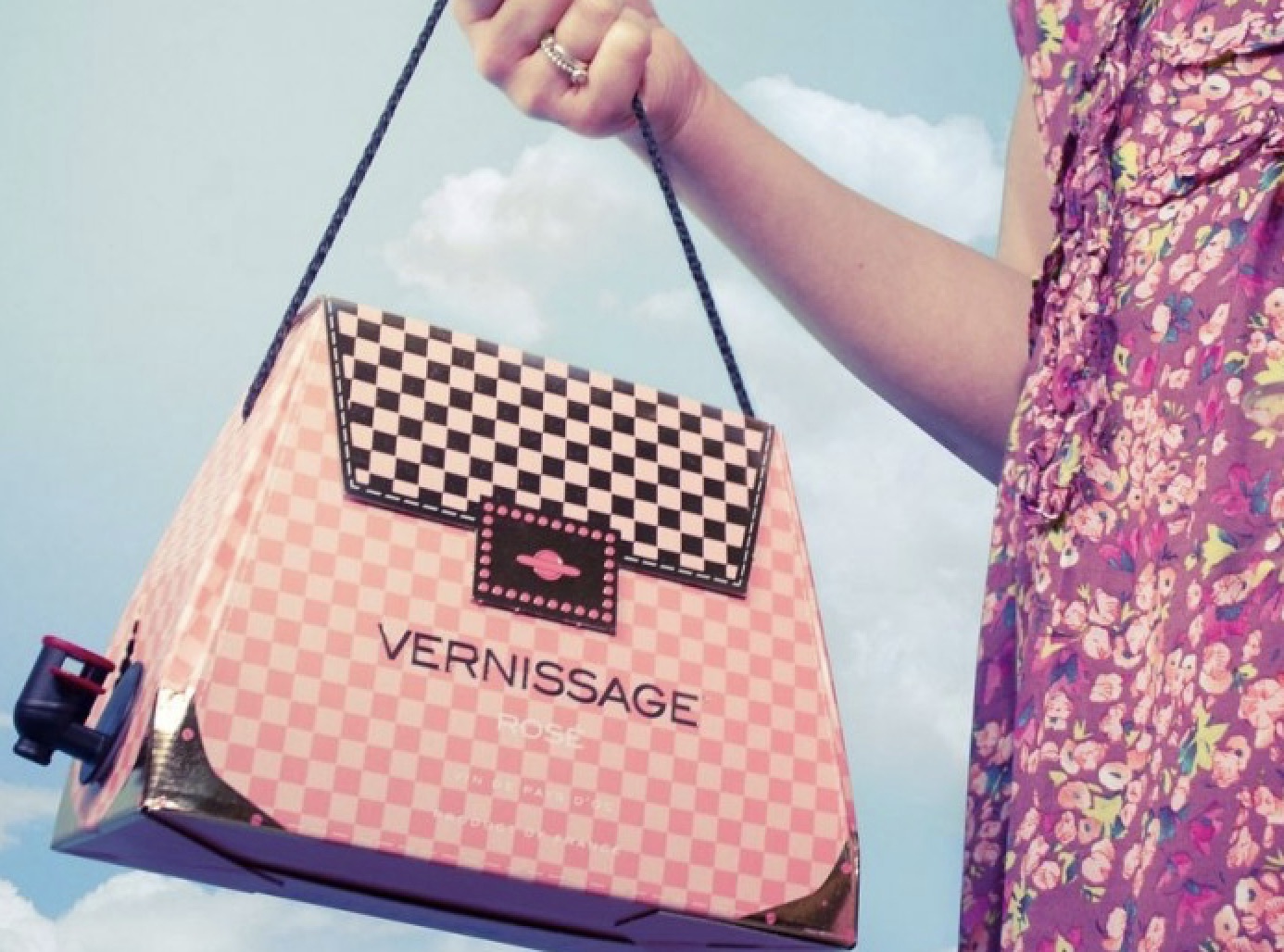 NEED un cubi de vin en forme de sac à main