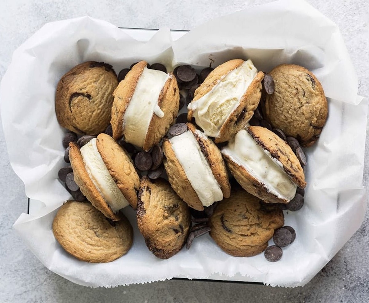 Les Sandwich glace + cookies un dessert très gourmand en 2 minutes