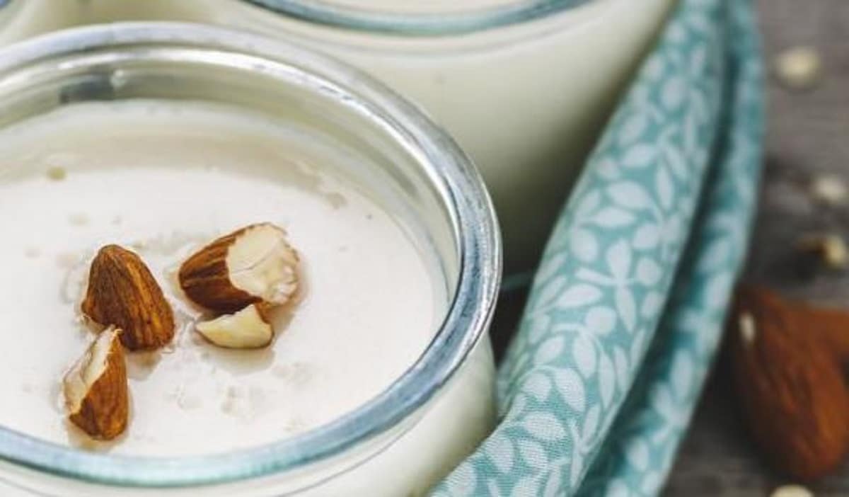 Yaourt nature au lait d'amande : la recette végétarienne qui va vous