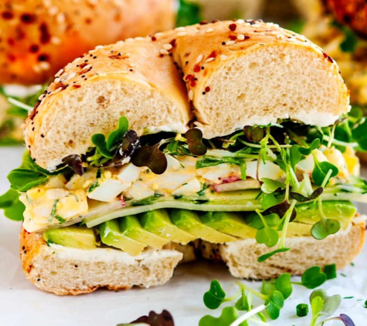 Bagel poulet avocat, la recette idéale pour des déjeuners pleins de