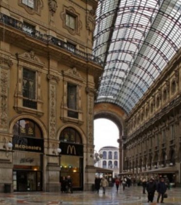 ce-restaurant-mcdonald-s-est-situe-dans-le-magnifique-hall-de-la-galleria-vittoria-emanuele-a-milan-en-italie_112150_w460