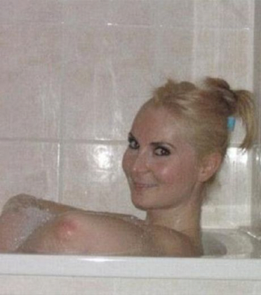 une-femme-aux-coudes-ressemblant-a-des-seins-censuree-par-facebook_112185_w460