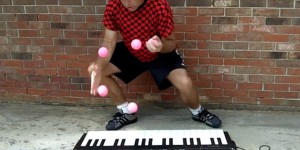 Video-Dan-Menendez-Piano-Juggler