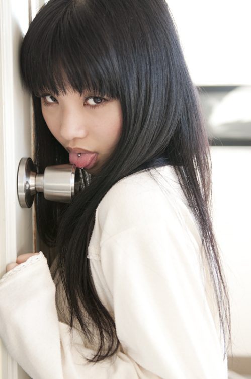 japanese-girls-licking-doorknobs-15