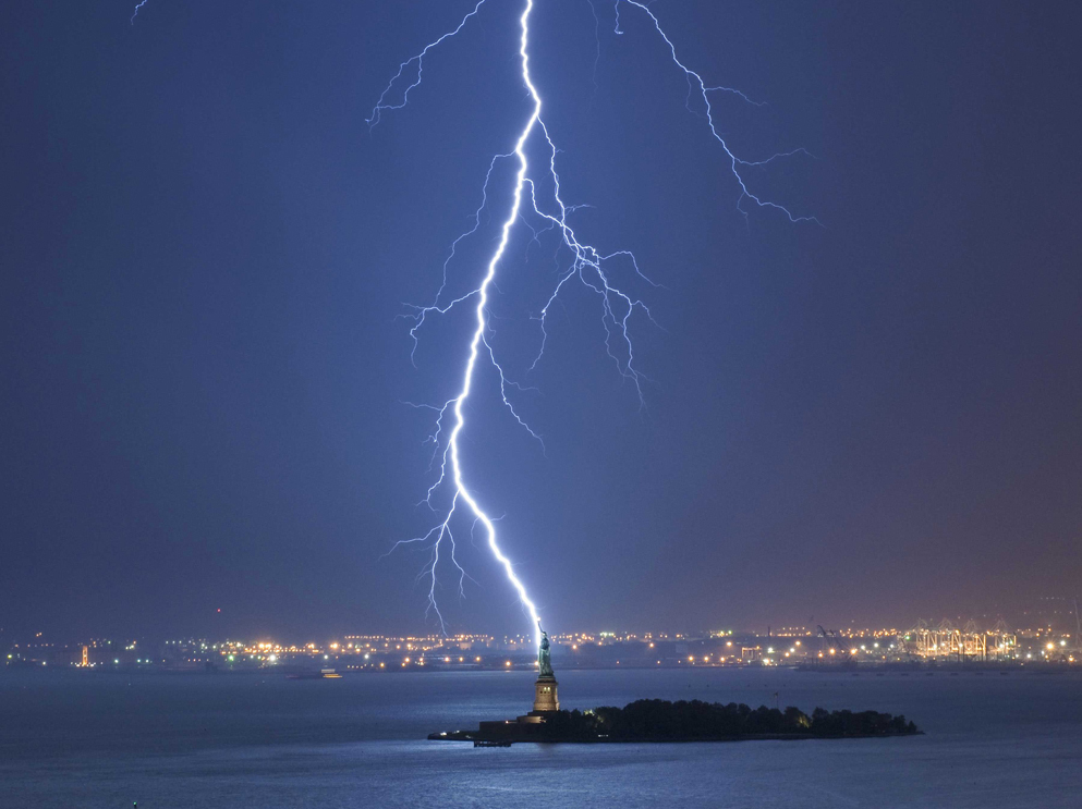 Regardez par la fenêtre...les plus belles photos d'orages et d'éclairs
