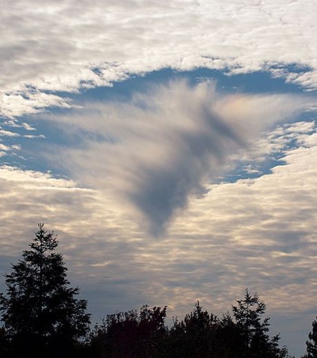 ce-nuage-en-forme-de-mini-siphon-est-lui-aussi-un-fallsteak-hole_126297_w460