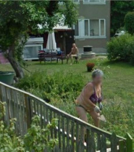 la-camera-du-vehicule-de-google-street-view-a-pris-en-photo-cette-femme-jardinant-en-maillot-de-bain_119214_w460