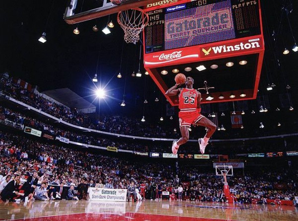 1371657751_6WJ4DPEQS6GSoNrc2qKy_130215153035-michael-jordan-ft-dunk-single-image-cut