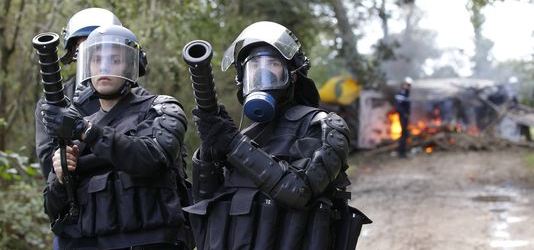 1776476_3_0c7f_des-forces-de-l-ordre-lors-d-une-operation-de_8b5d1829dafd092374d635c2335ed6b8