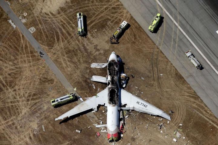 2960853_173082673-boeing-777-crashes-at-san-francisco-airport-178823-01-03