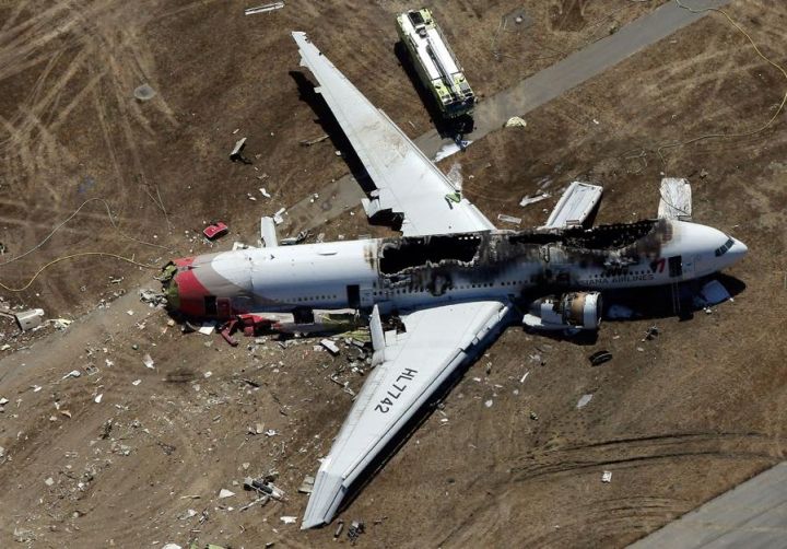 2960853_173082761-boeing-777-crashes-at-san-francisco-airport-178845-01-03