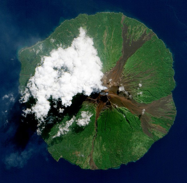 2_manam-volcano-papua-new-guinea-from-space-aerial-nasa