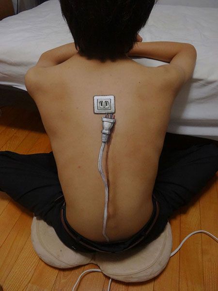 3D-Illusion-Art-Body-Paintings-by-Hikaru-Cho-Back-Plug