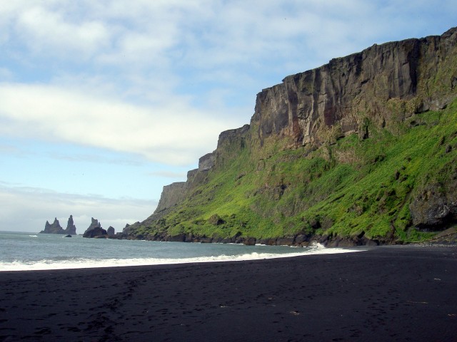 Plage-sable-noir-Vik-Beach-640x480