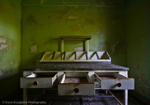 a-la-decouverte-des-asiles-abandonnes-les-plus-flippants-du-monde15