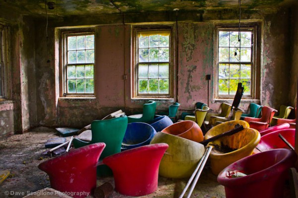 a-la-decouverte-des-asiles-abandonnes-les-plus-flippants-du-monde16