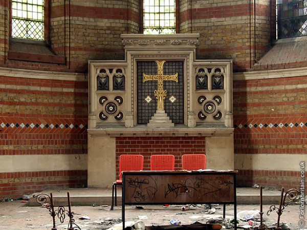 a-la-decouverte-des-asiles-abandonnes-les-plus-flippants-du-monde5