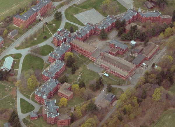 a-la-decouverte-des-asiles-abandonnes-les-plus-flippants-du-monde51