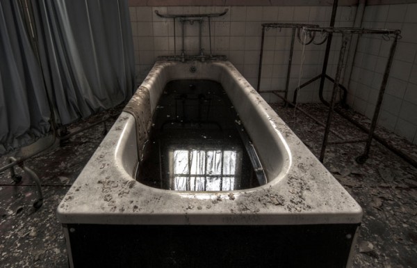 a-la-decouverte-des-asiles-abandonnes-les-plus-flippants-du-monde6