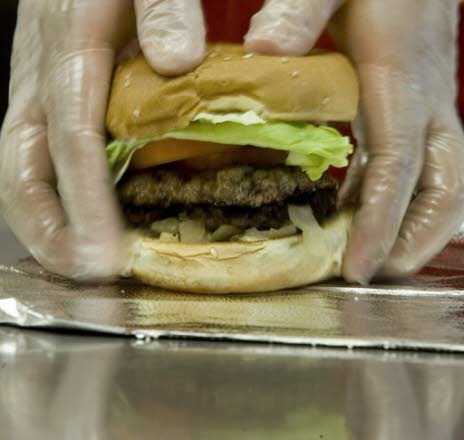 le-premier-hamburger-eprouvette-vendu-pour-300-000-euros