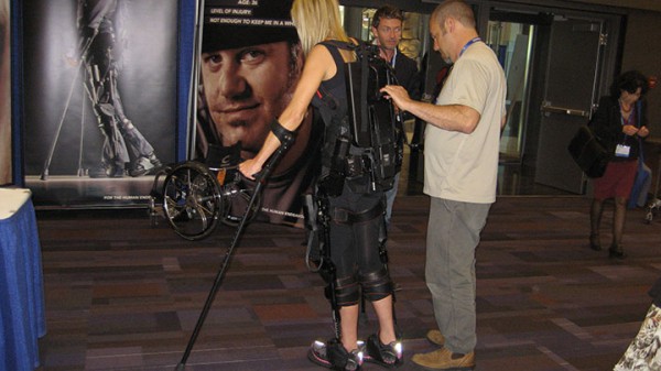 un-nouvel-exosquelette-permettra-aux-personnes-paraplegiques-de-remarcher5
