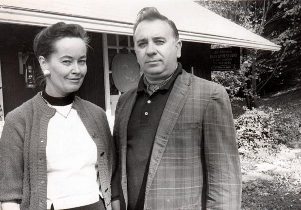 Lorraine et Ed Warren, le couple qui a initié cette légende. 