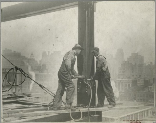 Builders-in-New-York-at-Insane-Heights-05-634x501