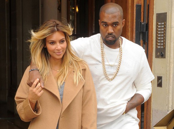 Kim-Kardashian-et-Kanye-West-le-couple-s-est-officiellement-fiance-!_portrait_w674