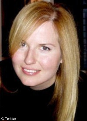 article-2474917-18F426C500000578-658_306x423