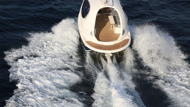 Jet-Capsule-Yacht-9