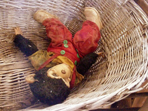 promenez-vous-dans-les-angoissantes-allees-vides-de-7-usines-a-jouets-desaffectees27