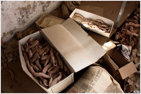 promenez-vous-dans-les-angoissantes-allees-vides-de-7-usines-a-jouets-desaffectees41