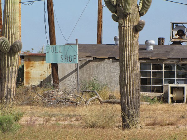 promenez-vous-dans-les-angoissantes-allees-vides-de-7-usines-a-jouets-desaffectees42