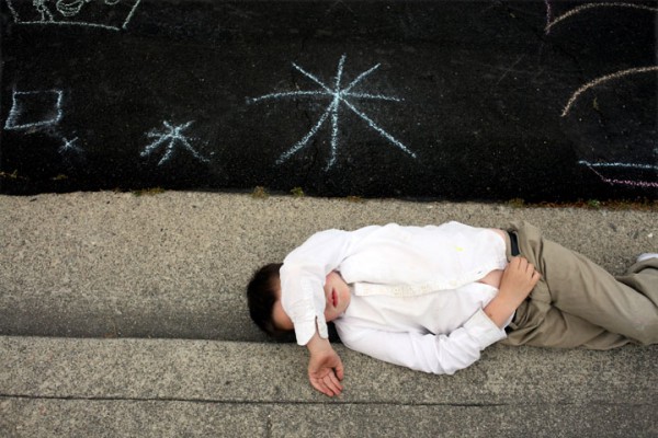 timothy-met-en-scene-lautisme-de-son-fils-dans-des-photographies-touchantes-pleines-de-malice11