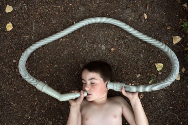 timothy-met-en-scene-lautisme-de-son-fils-dans-des-photographies-touchantes-pleines-de-malice16