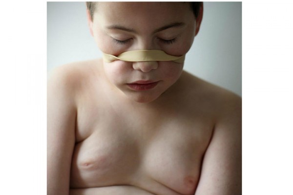 timothy-met-en-scene-lautisme-de-son-fils-dans-des-photographies-touchantes-pleines-de-malice22