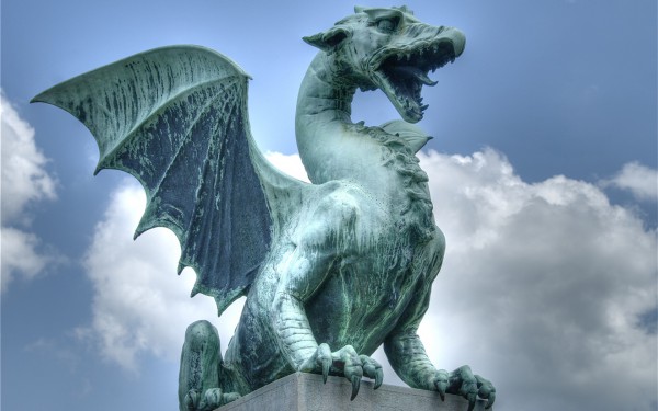 Dragon-statue-in-downtown-Ljubljana-Slovenia