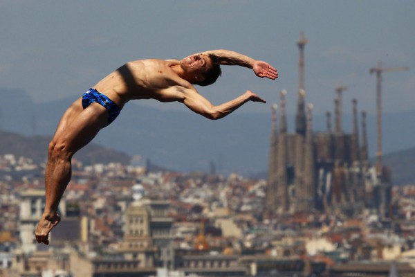 Sergy Nazin, plongeur russe avec la Sagrada Familia de barcelone an arrière plan le 28 juillet
