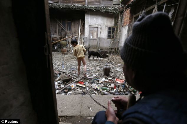 chinese_boy_in_chains_06