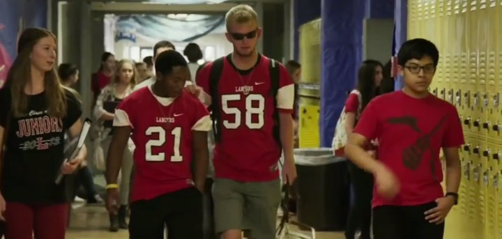 un-jeune-aveugle-de-16-ans-nous-offre-une-veritable-lecon-de-vie-en-poursuivant-son-reve-de-jouer-au-football-americain4