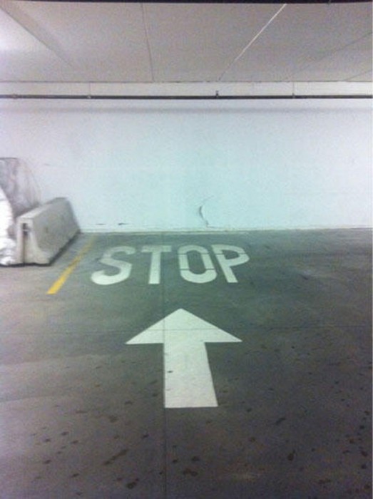 1_22-panneaux-de-signalisation-qui-desinforment-en-fous-rires17