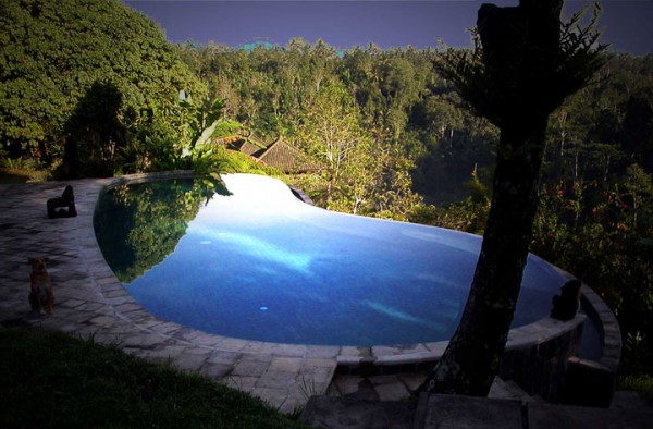 25-piscines-infinies-qui-vous-donneront-envie-de-piquer-une-tete2