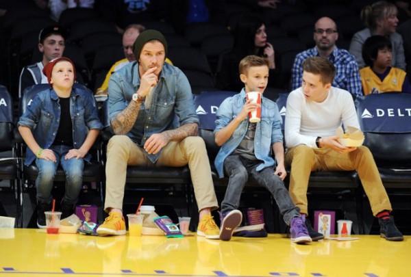 David-Beckham-et-ses-trois-fils-au-Staples-Center-de-Los-Angeles-le-17-novembre-2012_portrait_w674