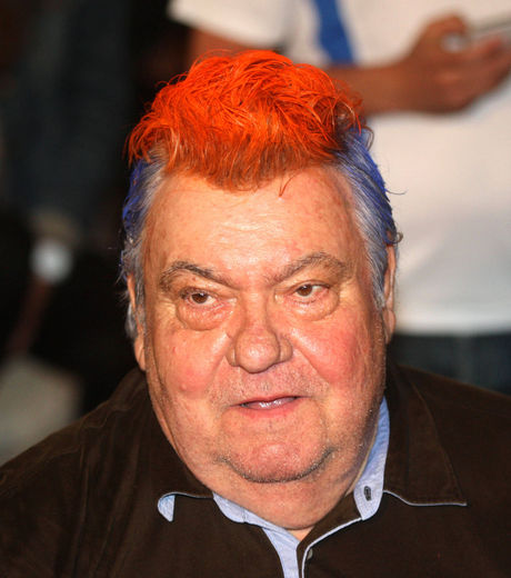 louis-nicollin-et-sa-crete-orange-et-bleue-pour-feter-le-titre-de-champion-de-france-2012-de-montpellier_74154_w460