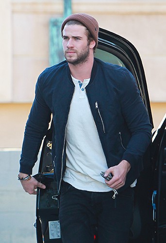 Liam-Hemsworth-a-Los-Angeles-le-25-novembre-2013_portrait_w674